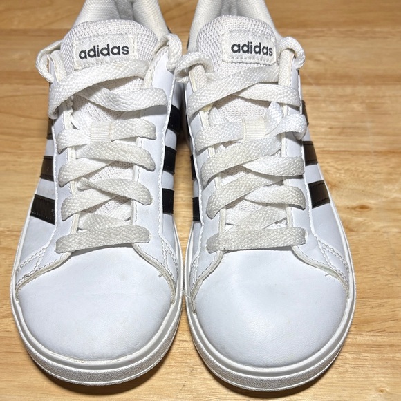 Adidas Classic Sneakers | kids 2 | white black | GUC - Picture 6 of 6